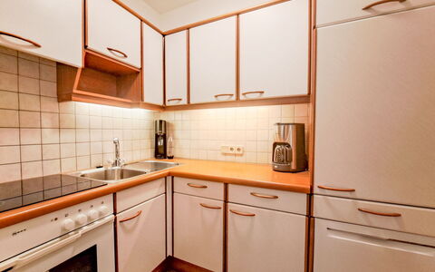 Auffach 606: Køkken, Træ, Countertop, Indretning, Gulvbelægning, Større Bandage, Cabinetry, Køkken Apparat, Etage, Håndvask