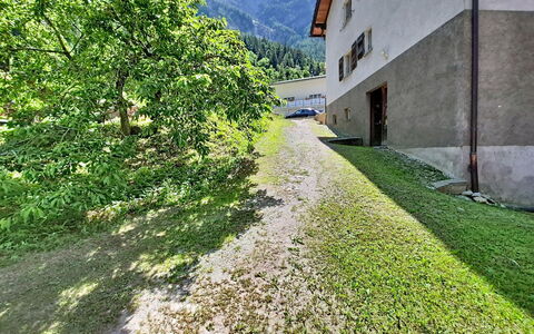 Jägerheim: Møbel, Indretning, Stol, Udendørs Møbler, Naturmateriale, Skygge, Udendørs Bord, Design, Restaurant, Køkken & Spisebord