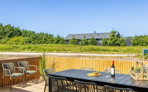 Indra - 800M from the Sea: Møbel, Indretning, Stol, Udendørs Møbler, Naturmateriale, Skygge, Udendørs Bord, Design, Restaurant, Køkken & Spisebord