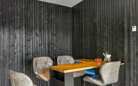 Lillesol - 1.3Km from the Sea: Møbel, Indretning, Stol, Udendørs Møbler, Naturmateriale, Skygge, Udendørs Bord, Design, Restaurant, Køkken & Spisebord