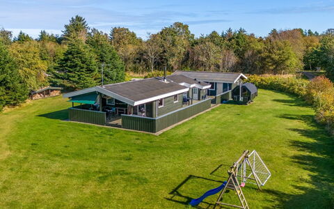 Christiern - 600M from the Sea: Hjem, Tag, Almindeligt, Estate, Sommerhus, Lawn, Stuehus, Have, Fugleperspektiv, Gård