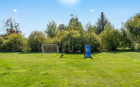 Christiern - 600M from the Sea: Blå, Græs, Land Lot, Almindeligt, Lawn, Have, Eng, Landscaping, Pasture