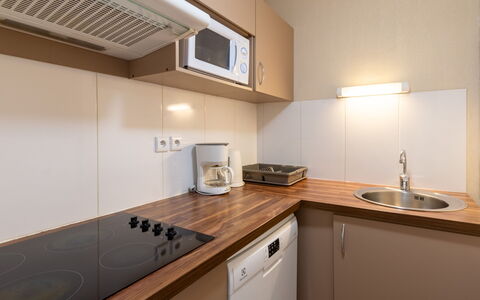 Ax-Les-Thermes 602: Møbel, Indretning, Stol, Udendørs Møbler, Naturmateriale, Skygge, Udendørs Bord, Design, Restaurant, Køkken & Spisebord
