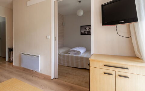 Ax-Les-Thermes 602: Møbel, Indretning, Stol, Udendørs Møbler, Naturmateriale, Skygge, Udendørs Bord, Design, Restaurant, Køkken & Spisebord