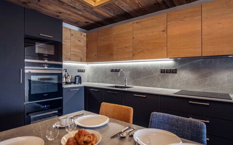 La Rosière 620: Køkken, Countertop, Træ, Gulvbelægning, Indretning, Loft, Køkken Apparat, Cabinetry, Etage, Husholdningsapparat