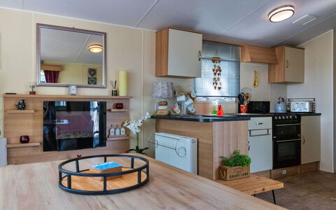 Seascape: Træ, Møbel, Indretning, Gulvbelægning, Etage, Countertop, Køkken, Cabinetry, Værelse, Bejdse