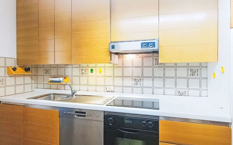 Locanda dei Nonni: Køkken, Køkken Apparat, Countertop, Større Bandage, Gulvbelægning, Cabinetry, Træ, Gul, Køkkenvask, Indretning