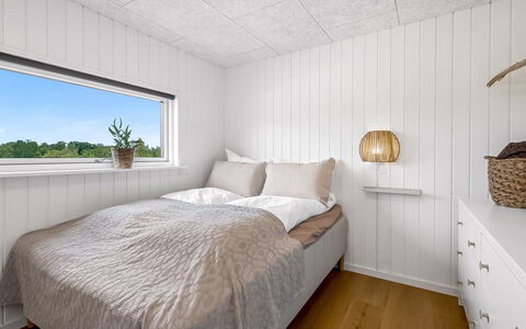 Tayara - 900M from the Sea: Træ, Loft, Gulvbelægning, Etage, Soveværelse, Sengetøj, Sengetøj, Seng, Planke, Hårdttræ