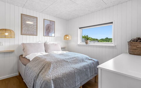 Tayara - 900M from the Sea: Træ, Loft, Soveværelse, Etage, Bed Frame, Sengetøj, Seng, Sengetøj, Værelse, Hårdttræ