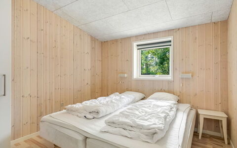 Nakke - 900M from the Sea: Træ, Soveværelse, Loft, Sengetøj, Seng, Sengetøj, Hårdttræ, Bejdse, Bed Frame, Planke