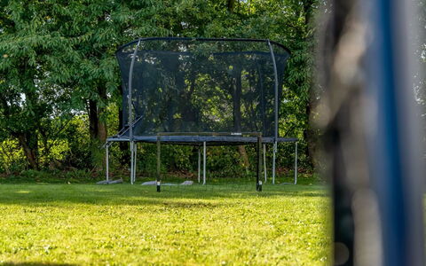 Constance - 900M from the Sea: Møbel, Skygge, Udendørs Møbler, Have, Parkere, Lawn, Udendørs Bench, Bænk, Net