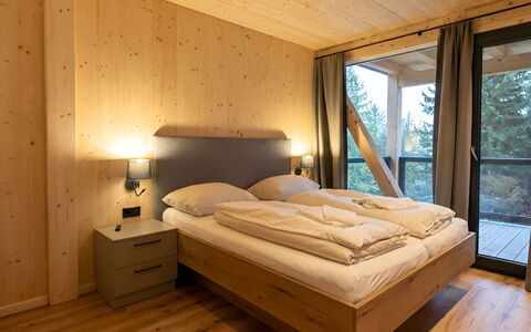 02 Nth031 Sup Chalet mit Sauna und Hot Tub 2 Etage: Indretning, Værelse, Soveværelse, Loft, Hårdttræ, Seng, Bejdse, Bed Frame