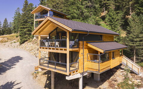 02 Nth031 Sup Chalet mit Sauna und Hot Tub 2 Etage: Træ, Hjem, Sommerhus, Bjælkehytte, Veranda, Altan, Tømmer, Sidespor, Udendørs Struktur, Garden Bygninger
