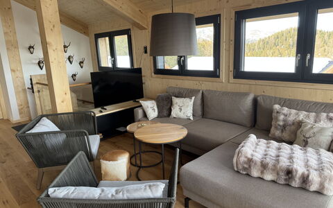 02 Nth051 18B Sup Chalet mit Sauna und Hot Tub 2 e: Møbel, Træ, Indretning, Gulvbelægning, Couch, Etage, Stue, Hjem, Værelse, Throw Pillow