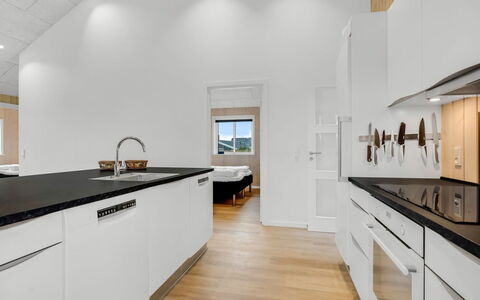 Ylermi - 600M from the Sea: Gulvbelægning, Indretning, Køkken, Etage, Træ, Countertop, Trægulve, Loft, Køkken Apparat, Cabinetry