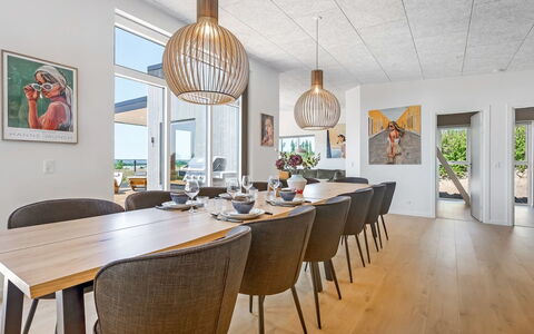 Hubertina - 900M from the Sea: Møbel, Gulvbelægning, Træ, Indretning, Etage, Køkken & Spisebord, Spisestue, Loft, Trægulve, Bord