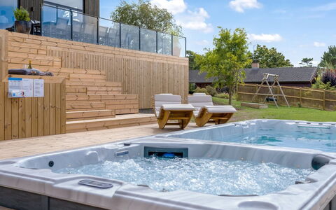 Hubertina - 900M from the Sea: Svømmepøl, Kompositmateriale, Dæk, Badekar, Jacuzzi, Hårdttræ, Udvej, Bejdse, Gårdhave