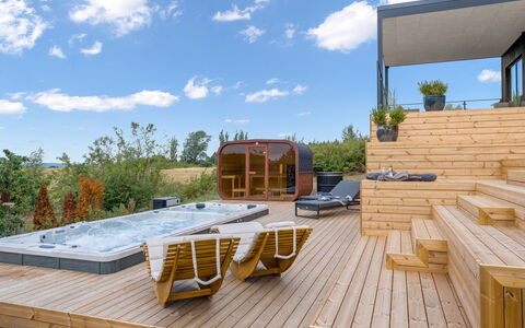 Hubertina - 900M from the Sea: Dæk, Svømmepøl, Skygge, Eco Hotel, Udendørs Møbler, Bejdse, Hårdttræ, Design, Stol, Udendørs Struktur