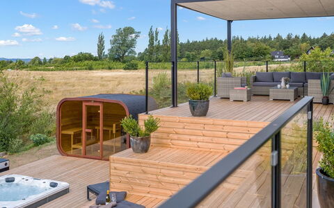 Hubertina - 900M from the Sea: Dæk, Skygge, Gårdhave, Udendørs Møbler, Have, Udendørs Struktur, Bejdse, Blomsterkrukke, Hårdttræ, Design