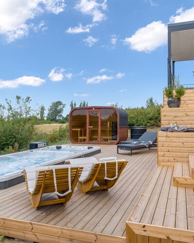 Hubertina - 900M from the Sea