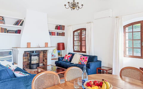 Balcon D'Azur: Møbel, Indretning, Gulvbelægning, Træ, Couch, Etage, Værelse, Stue, Loft, Hjem