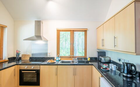Ballater 100: Boligområde, Bakke, Hus, Hjem, Udvej, Bjergkæde, Eco Hotel, Hill Station, Estate, Villa