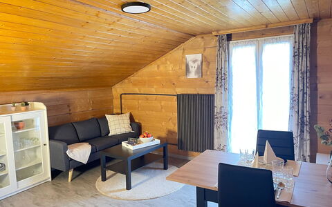 Allalinblick: Møbel, Gulvbelægning, Træ, Etage, Indretning, Værelse, Loft, Trægulve, Stue, Hårdttræ