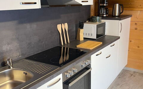 Allalinblick: Køkken, Køkken Apparat, Countertop, Gulvbelægning, Træ, Større Bandage, Cabinetry, Køkkenvask, Indretning, Sanitærarmatur