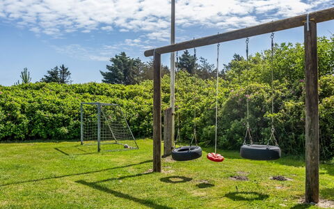 Isabel - 650M from the Sea: Græs, Land Lot, Almindeligt, Have, Legepladsudstyr, Lawn, Skygge, Parkere, Landscaping, Legeplads