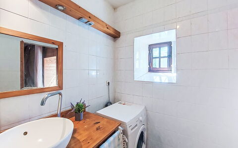 Le Bourg Tressé: Gulvbelægning, Væg, Etage, Sanitærarmatur, Indretning, Træ, Loft, Badeværelse, Værelse, Tap