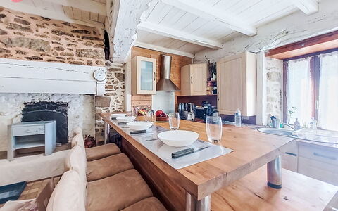 Le Bourg Tressé: Møbel, Træ, Indretning, Køkken, Gulvbelægning, Hjem, Loft, Værelse, Etage, Countertop