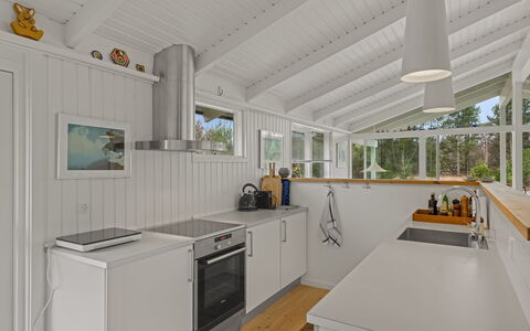 Gudmunda - 300M from the Sea: Træ, Gulvbelægning, Køkken, Loft, Indretning, Countertop, Etage, Køkken Apparat, Husholdningsapparat, Større Bandage