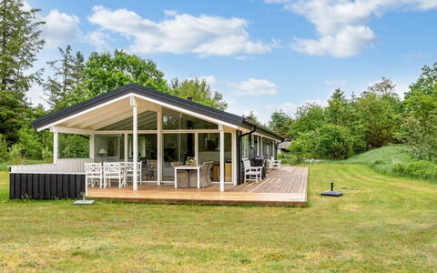 Gudmunda - 300M from the Sea: Hjem, Sommerhus, Veranda, Estate, Skygge, Stuehus, Garden Bygninger, Udendørs Struktur