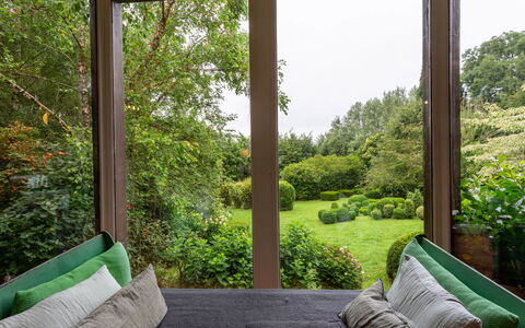 Le Chant D'Azif: Træ, Indretning, Soveværelse, Møbel, Seng, Etage, Hjem, Pude, Throw Pillow, Sengetøj