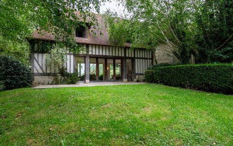 Le Chant D'Azif: Træ, Hus, Busk, Hjem, Have, Sommerhus, Land Lot, Estate, Lawn