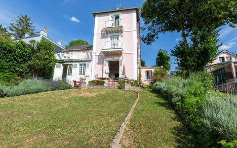 Maison Rose: Busk, Hjem, Boligområde, Hus, Have, Estate, Gård, Lawn, Landscaping, Hacienda