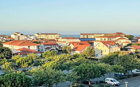 Aqua Riva: Daytime, Boligområde, Byområde, Tag, Hus, Stad, Hjem, Kvarter, Horisont, Landskab