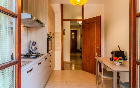 Sant'Agata: Gulvbelægning, Indretning, Køkken, Countertop, Træ, Etage, Loft, Køkken Apparat, Større Bandage, Møbel
