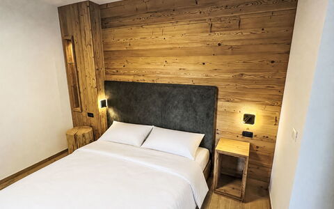 Vita Nova: Træ, Soveværelse, Bed Frame, Lejlighed, Sengetøj, Seng, Planke, Bejdse, Hårdttræ, Sengetøj