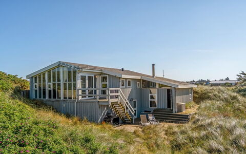 Elsamaria - 400M from the Sea: Blå, Hjem, Hus, Sommerhus, Land Lot, Veranda, Estate, Sidespor, Hældning, Altan