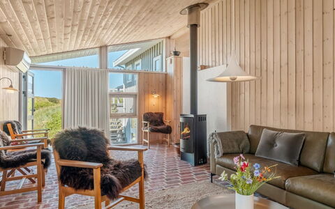 Elsamaria - 400M from the Sea: Træ, Loft, Indretning, Møbel, Gulvbelægning, Etage, Hjem, Lysarmatur, Stue, Couch