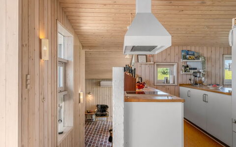Elsamaria - 400M from the Sea: Køkken, Gulvbelægning, Træ, Indretning, Loft, Countertop, Etage, Køkken Apparat, Lysarmatur, Møbel