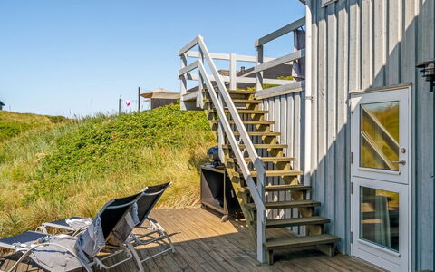 Elsamaria - 400M from the Sea: Træ, Trappe, Planke, Hårdttræ, Dæk, Gelænder, Altan, Eco Hotel, Boardwalk, Veranda
