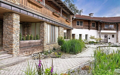 Kaprun 614: Arkitektur, Boligområde, Hus, Hjem, Tag, Sommerhus, Estate, Have, Gård, Backyard
