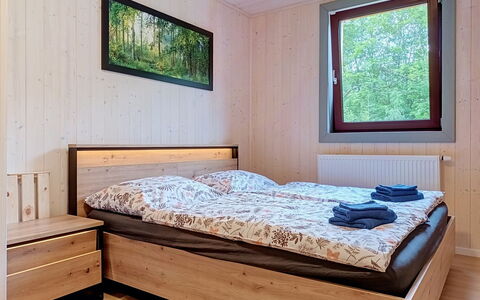 Hraničná: Møbel, Indretning, Gulvbelægning, Etage, Bord, Træ, Loft, Stol, Værelse, Couch