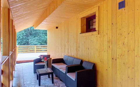 Hraničná: Møbel, Indretning, Gulvbelægning, Etage, Bord, Træ, Loft, Stol, Værelse, Couch