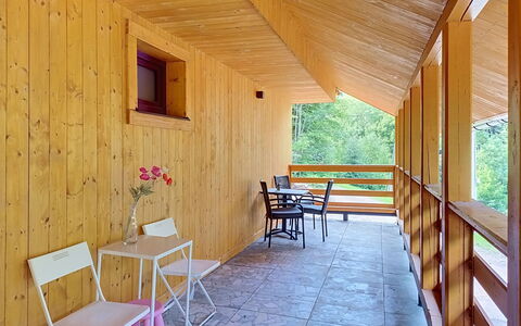 Hraničná: Møbel, Indretning, Gulvbelægning, Etage, Bord, Træ, Loft, Stol, Værelse, Couch