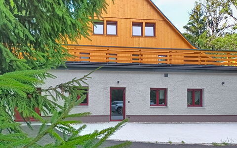 Hraničná: Møbel, Indretning, Gulvbelægning, Etage, Bord, Træ, Loft, Stol, Værelse, Couch
