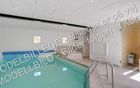 Eufemia - 2.8Km from the Sea: Møbel, Indretning, Gulvbelægning, Etage, Bord, Træ, Loft, Stol, Værelse, Couch