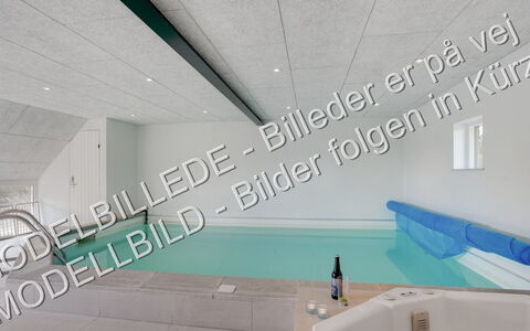Eufemia - 2.8Km from the Sea: Møbel, Indretning, Gulvbelægning, Etage, Bord, Træ, Loft, Stol, Værelse, Couch